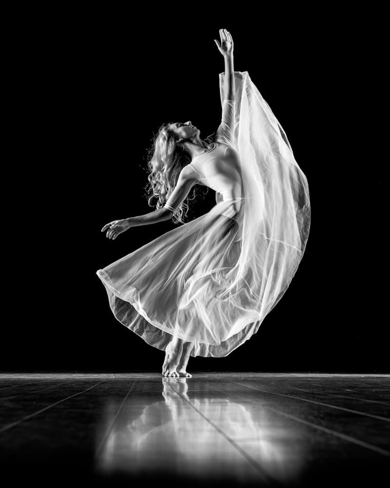 Ballet dancer performing on pointe